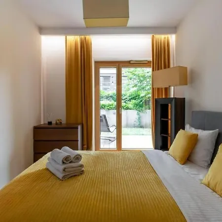 Golden - Luxury 2-bedroom, Mennica Residence&144 Warszawa