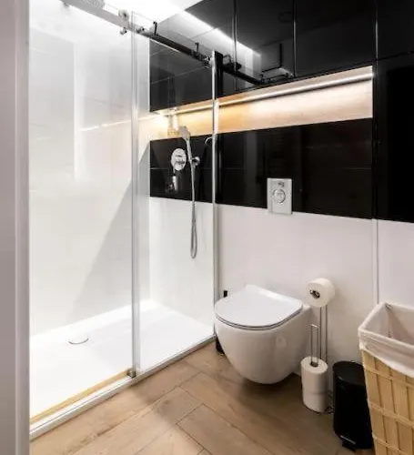 Golden - Luxury 2-bedroom, Mennica Residence&144 Warszawa